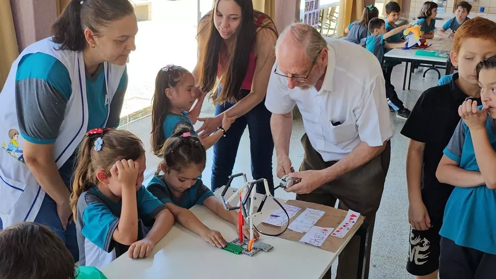 Escola Ana Zornig realizou a 1ª Mostra de Robótica